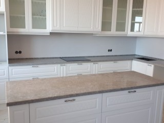 Столешница изготовлена из кварцевого агломерата Silestone Ocean Jasper (Испания)