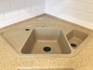 угловой модуль на столешнице Grandex A-411 Precious Stone