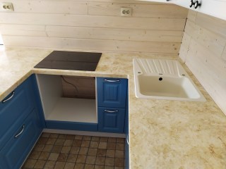 П-образная столешница из акрилового камня