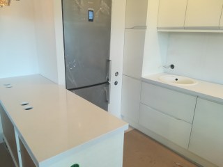 столешница с островом Technistone Noble Supreme White