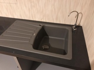 серая столешница из кварца