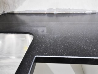 шов на кварце Technistone Taurus Black